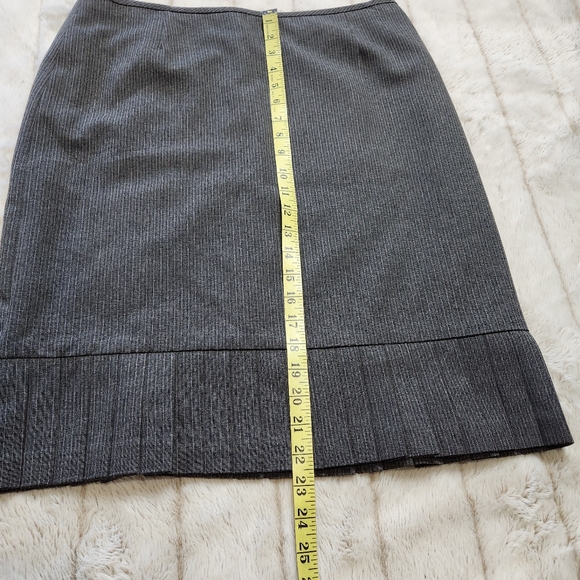 Tahari Women's Business suit Blazer and Skirt Size 10 Grey and Pink Pinstripe - Picture 14 of 16